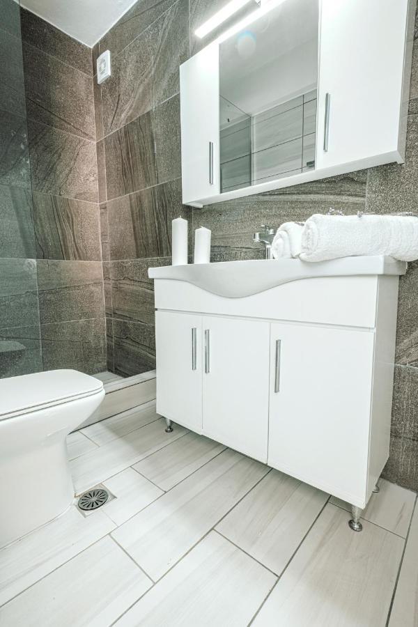 Néa Péramos Design Suites Efharis מראה חיצוני תמונה